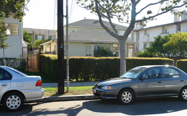 720 E Garfield Ave in Glendale, CA - Foto de edificio - Building Photo