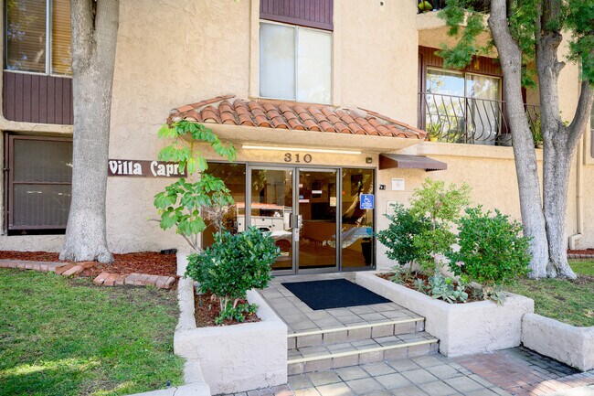 310 N Jackson St, Unit 106 in Glendale, CA - Building Photo - Building Photo