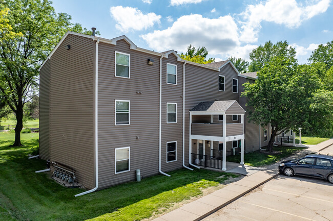 Turnbridge Condominiums in Council Bluffs, IA - Foto de edificio - Building Photo