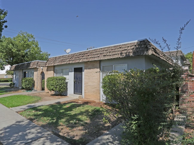 3307 E Fairmont Ave in Fresno, CA - Foto de edificio - Building Photo