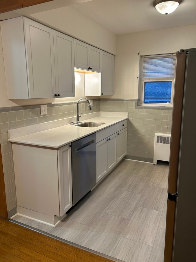 6098 Dryden Ave, Unit 3 in Cincinnati, OH - Building Photo - Building Photo