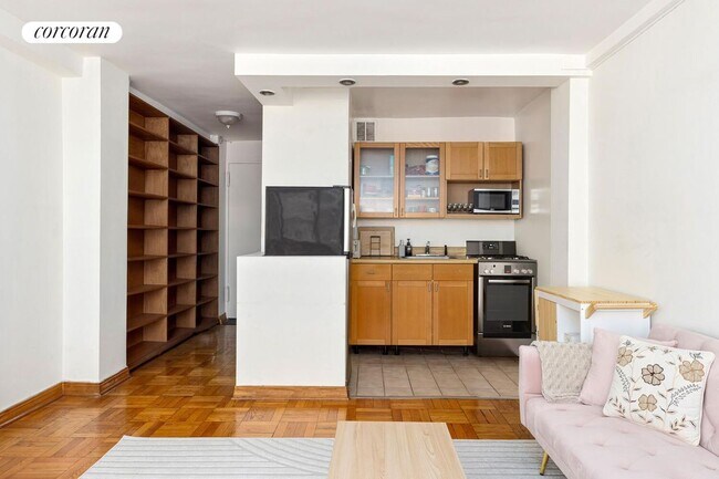 209 E 56th St in New York, NY - Building Photo - Building Photo