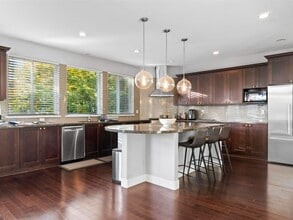 1460 Avondale St in Coquitlam, BC - Building Photo - Building Photo