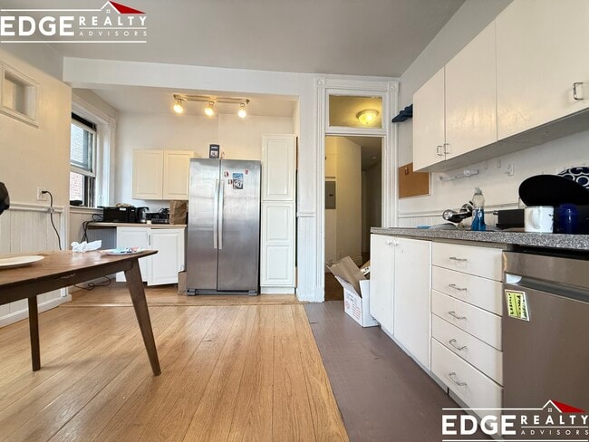 5 Euston St, Unit 2 in Brookline, MA - Foto de edificio - Building Photo