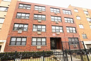 5847 N Winthrop Ave in Chicago, IL - Building Photo