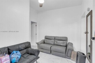 26620 SW 136th Ave in Naranja, FL - Foto de edificio - Building Photo