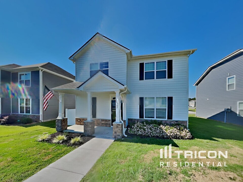 1507 Ashgrove Pl in Lebanon, TN - Foto de edificio