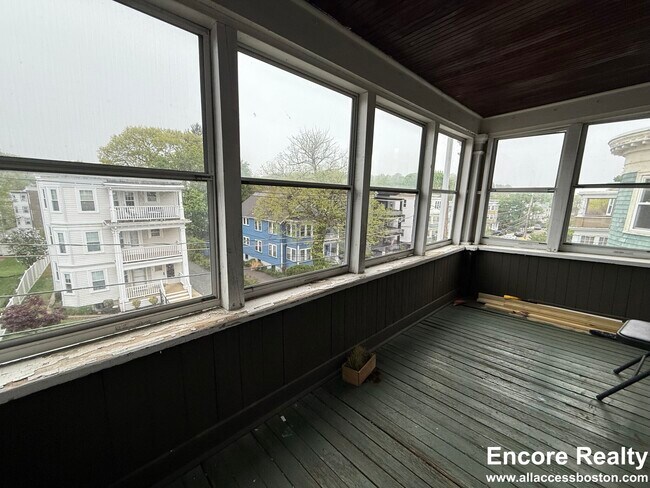 39 Turner St, Unit 3 in Boston, MA - Building Photo - Building Photo