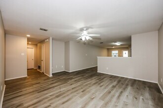 1304 Castle Ridge Rd in Fort Worth, TX - Foto de edificio - Building Photo