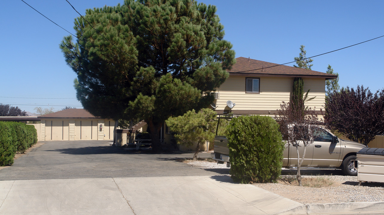 16030 Olive St in Hesperia, CA - Building Photo