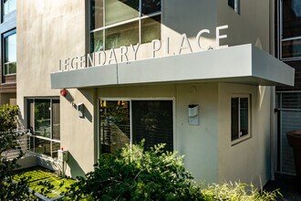 Legendary Place in Los Angeles, CA - Foto de edificio - Building Photo