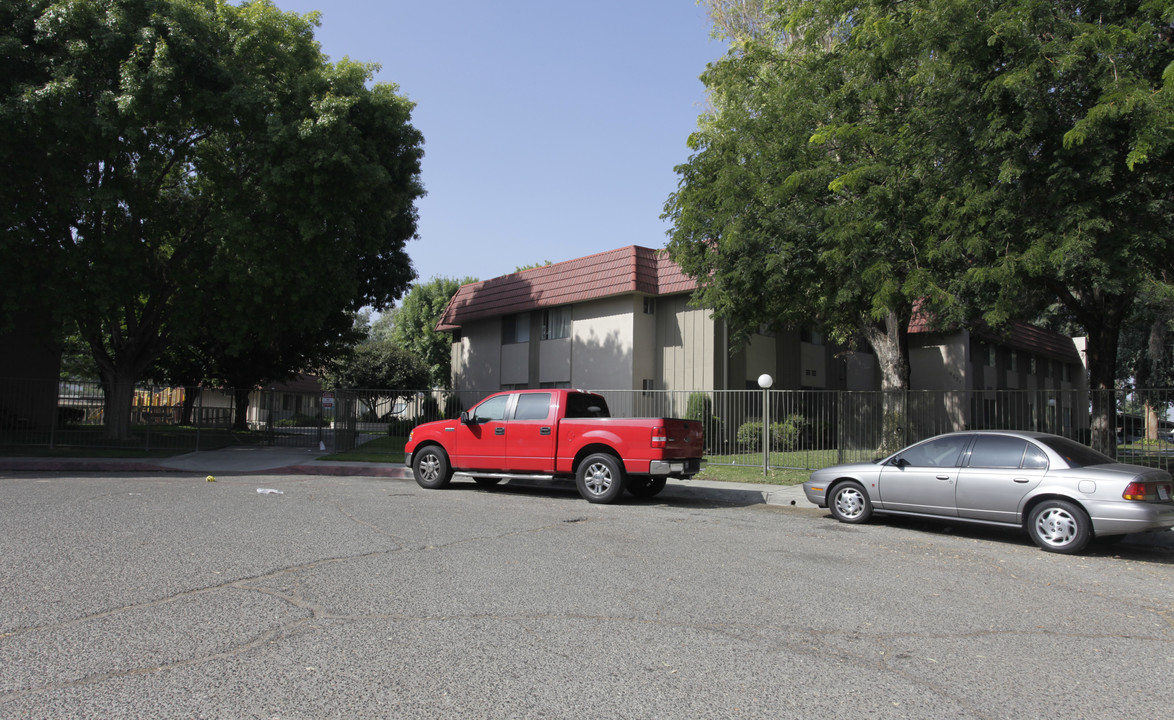 Waterman Apartments in San Bernardino, CA - Building Photo