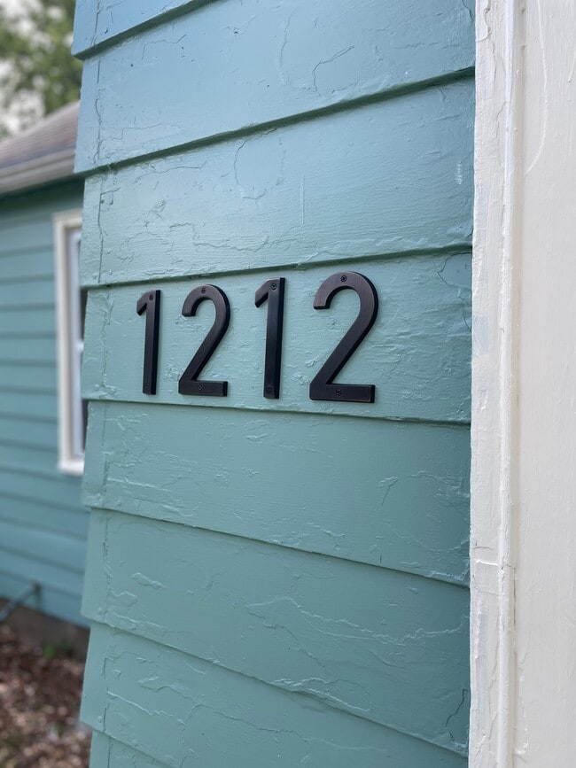 1212 S 3rd St in Ames, IA - Foto de edificio - Building Photo