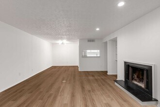 1017 Dunbar Dr, Unit 1017 in Dunwoody, GA - Building Photo - Building Photo