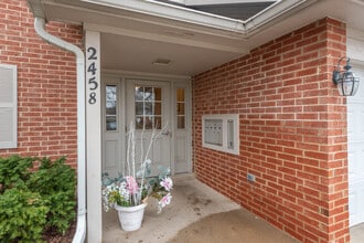 2458 Charleston Dr in Schaumburg, IL - Building Photo - Building Photo