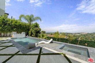 21615 Medina Estates Dr in Los Angeles, CA - Building Photo - Building Photo