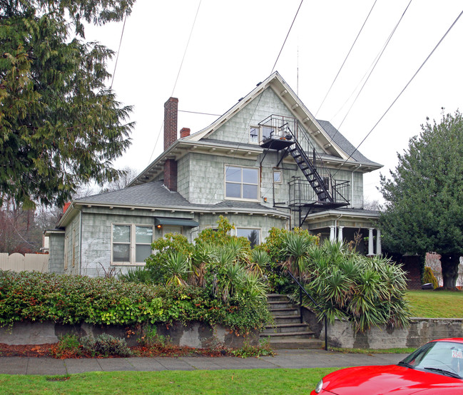 4905 Woodland Park Apartments in Seattle, WA - Building Photo - Building Photo