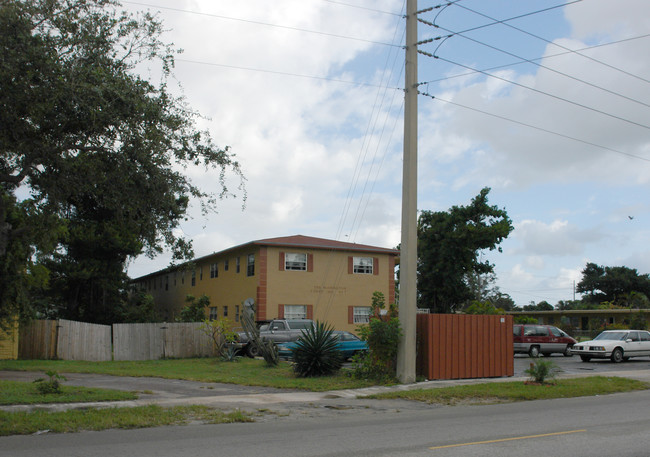 2231 Washington St in Hollywood, FL - Foto de edificio - Building Photo