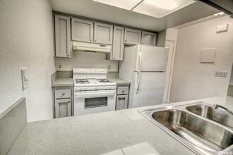 380 Jill Ct in Fernley, NV - Building Photo - Building Photo