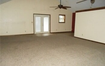 2241 Vaness Dr in Toledo, OH - Foto de edificio - Building Photo