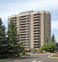 700 Wilson Rd N in Oshawa, ON - Building Photo