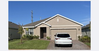1371 McFarland Dr in West Melbourne, FL - Building Photo