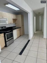 4330 NW 79th Ave in Doral, FL - Foto de edificio - Building Photo