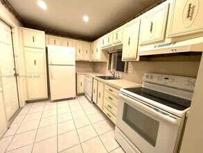 4151 NW 41st St in Lauderdale Lakes, FL - Building Photo - Building Photo