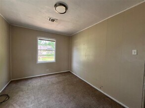 622 S Hancock St in Angleton, TX - Building Photo - Building Photo