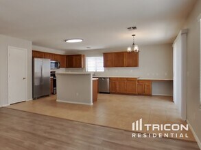 43714 Cale Dr in Maricopa, AZ - Building Photo - Building Photo