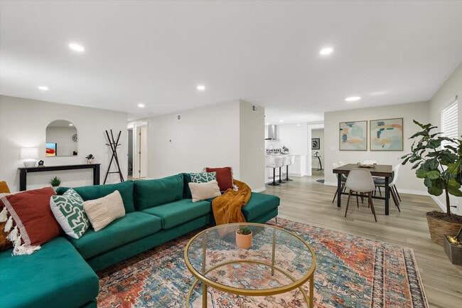 property at 2410 W Bruneau Pl