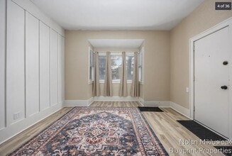 700 Broadway Ave NW, Unit 1A in Grand Rapids, MI - Building Photo - Building Photo