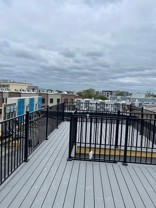 78 Gates St in Boston, MA - Building Photo