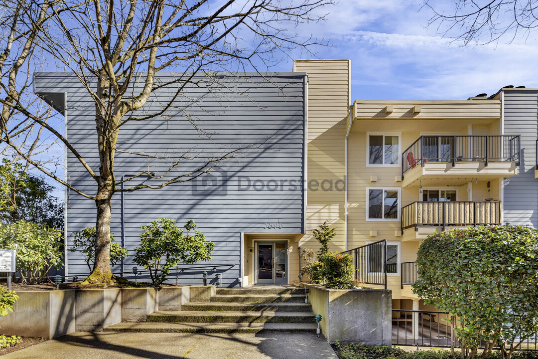 3890 Whitman Ave N, Unit 306 in Seattle, WA - Building Photo