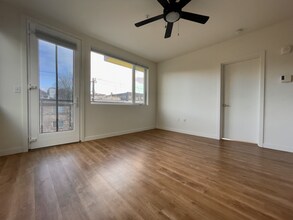 121 12th Ave E, Unit Unit 400 in Seattle, WA - Foto de edificio - Building Photo