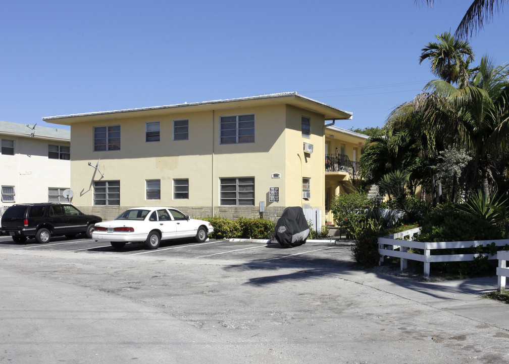 1775 NE 116th Rd in Miami, FL - Building Photo