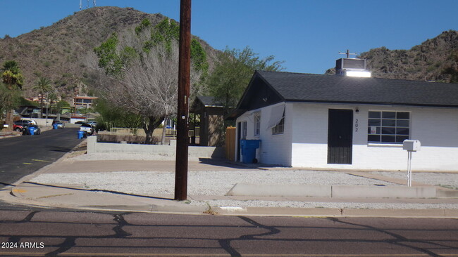 202-206 E Mountain View Rd in Phoenix, AZ - Building Photo - Building Photo