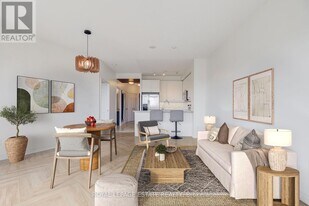 1135 Royal York Rd in Toronto, ON - Building Photo