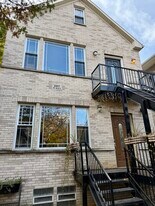 1957 W Race Ave in Chicago, IL - Building Photo