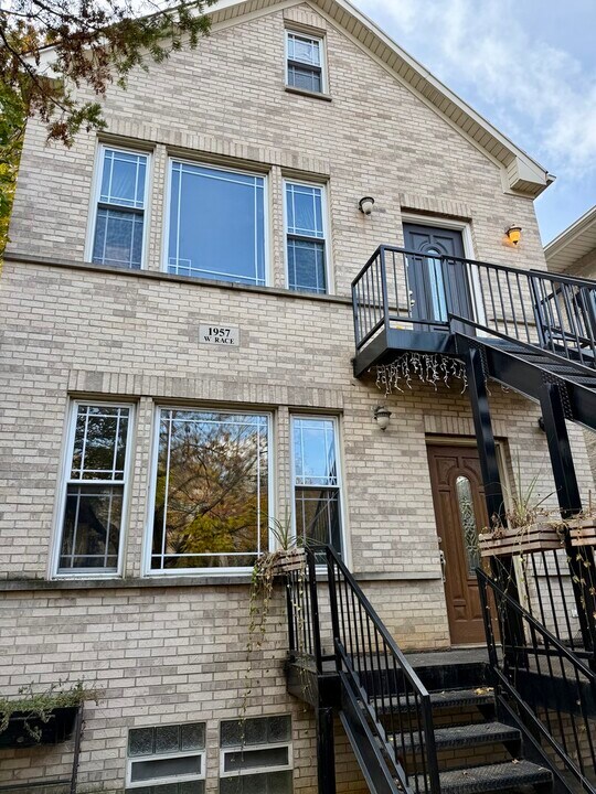 1957 W Race Ave in Chicago, IL - Building Photo