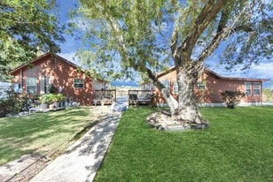 2510 Delaware Ave in League City, TX - Building Photo