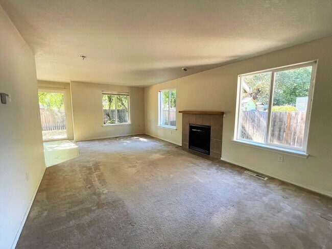 3329 SW Nyssen St in Beaverton, OR - Building Photo - Building Photo