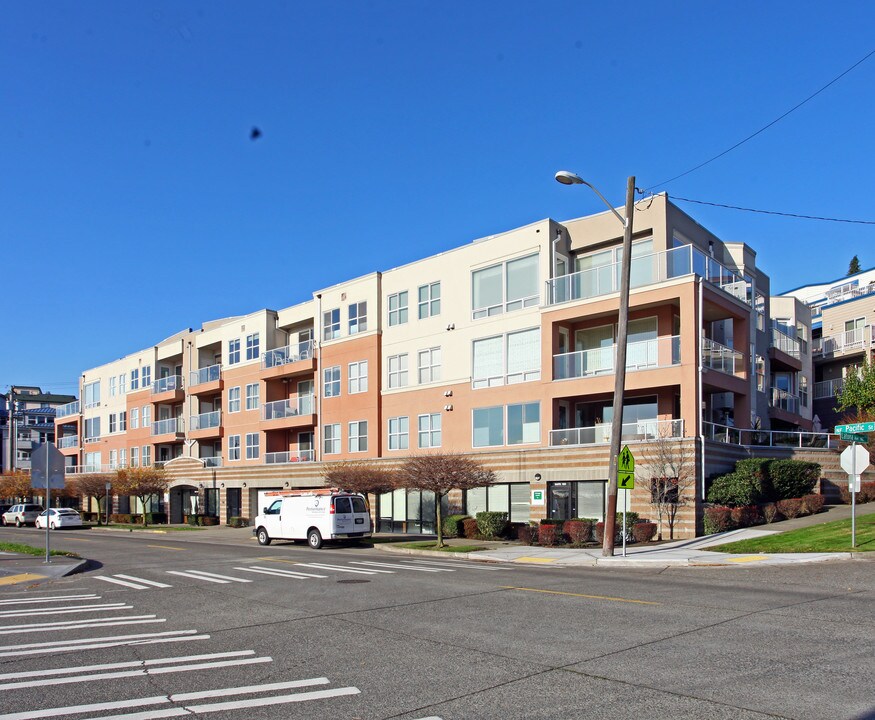 Pacific Palisades Condominiums in Seattle, WA - Foto de edificio