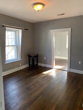 72 Orient Ave in Boston, MA - Foto de edificio - Building Photo