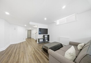 23 Sewells Ln in Brampton, ON - Building Photo - Building Photo