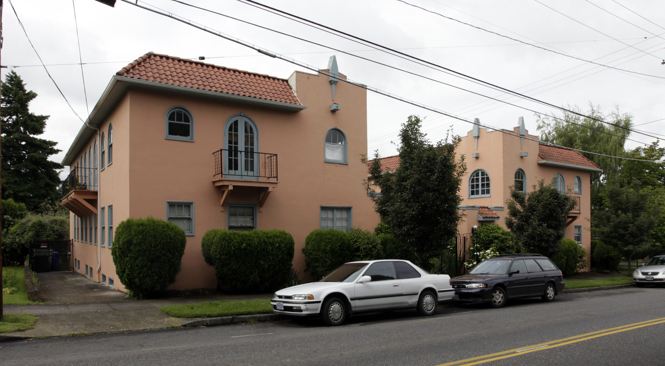 5110 SE Division St in Portland, OR - Building Photo