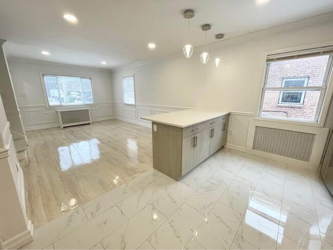 77-29 249th St in Queens, NY - Building Photo - Building Photo