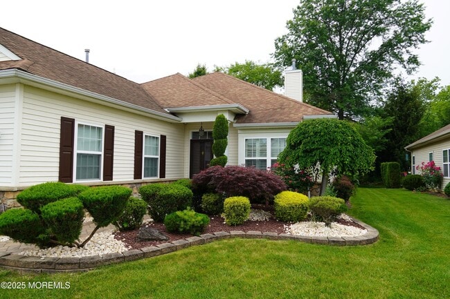 185 Valencia Dr in Monroe Township, NJ - Building Photo - Building Photo