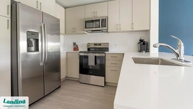 7301 Lake Bank Lp, Unit C3-303 in Ft. Myers, FL - Foto de edificio - Building Photo