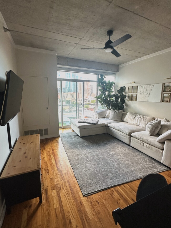 property at 1620 S Michigan Ave